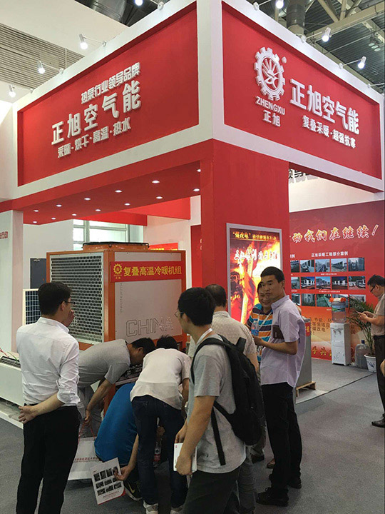 北京暖通展第二天，正旭空氣能展臺(tái)人氣依舊爆棚